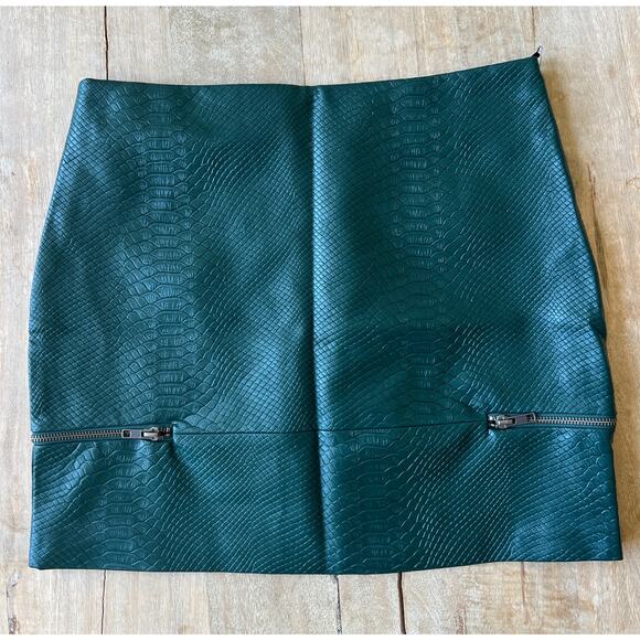 Revolve Lovers + Friends -Good to Be Bad Crocodile Evergreen Mini - Size M - NWT - Picture 1 of 5